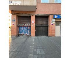 SE VENDE AMPLIA PLAZA DE GARAJE - AYORA