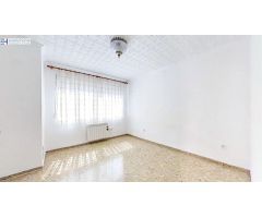 Piso en Venta en Valencia de las Torres, Valencia