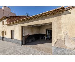 Oportunidad de compra....  Casa a reacondicionar en Cobatillas... 144 m² Suelo.