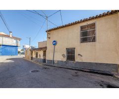 Oportunidad de compra....  Casa a reacondicionar en Cobatillas... 144 m² Suelo.