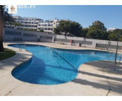 ALQUILER DE PISO DE DOS DORMITORIOS CON PLAZA DE GARAJE EN URBANIZACIÓN CON PISCINA
