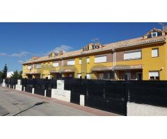 Chalet adosado en venta en calle Pioneros de Pedrezuela