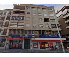 Oficinas situadas en planta primera haciendo esquina en edificio mixto
