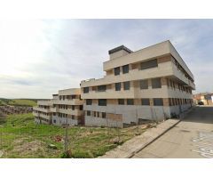 Edificio de tres bloques en manzana cerrada y local en planta calle