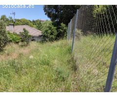 Terreno urbano de 2300 m2 todo vallada en Hontoba-Guadalajara, Urb. Los Manantiales en la zona alta.