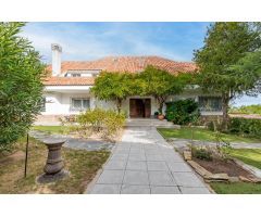 Chalet independiente con piscina y parcela de 3000 m2