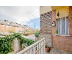 Adosado con garaje y piscina