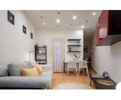 ¡Vive o invierte en el corazón de Madrid! Piso con DOS patios privados en venta en Atocha