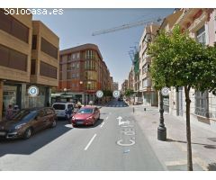 APARCA EN EL CENTRO SIN PROBLEMAS.