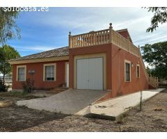 CASA-CHALET CON 3 DORMITORIOS, GARAJE, PORCHES, BARBACOA Y JARDINES, VALLADA EN AGUADERAS