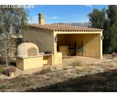 CASA-CHALET CON 3 DORMITORIOS, GARAJE, PORCHES, BARBACOA Y JARDINES, VALLADA EN AGUADERAS