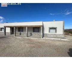 CASA NUEVA SEMIMODERNA CON JARDINES EN AGUADERAS