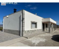 CASA NUEVA SEMIMODERNA CON JARDINES EN AGUADERAS