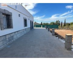 CASA NUEVA SEMIMODERNA CON JARDINES EN AGUADERAS