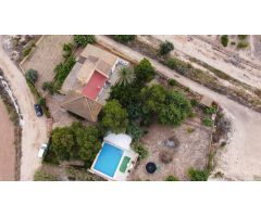 Espectacular chalet con piscina y terreno