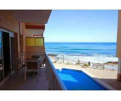 En 1º linea de playa con piscina
