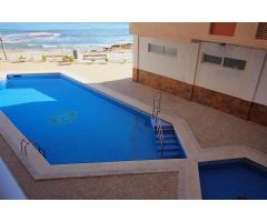 En 1º linea de playa con piscina