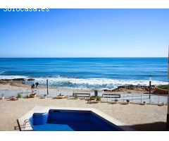 En 1º linea de playa con piscina