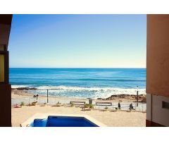 En 1º linea de playa con piscina