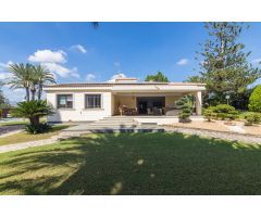 CÓMODO Y LUJOSO CHALET EN VENTA, EN ZONA PEÑA DE LAS ÁGUILAS, ELCHE