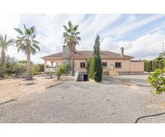 ¡FABULOSO CHALET EN PEÑA DE LAS AGUILAS, ZONA HIPICA!