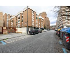 Amplia plaza de garaje en zona Alminares