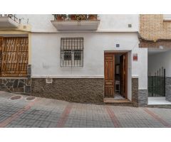 PRECIOSA Y AMPLIA CASA EN PLENO CENTRO DE LANJARÓN