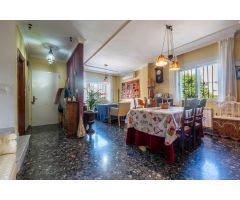 Preciosa casa adosada de 3 dormitorios, con garaje doble de 53 m2 y patio de 77 m2 en Belicena
