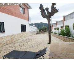 CASA EN VENTA EN CERVELLÓ, DISTRIBUIDA EN DOS VIVIENDAS.