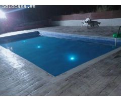 Terreno con piscina y edificación