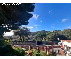 Terreno con piscina y edificación