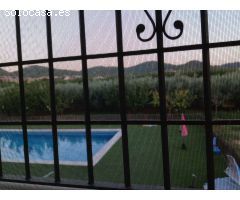 Se alquila chalet por 200 euros la noche de viernes o sábado, 400 euros fin de semana, 700 euros la 
