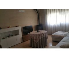 Inmobiliaria Jiménez  Huéscar vende piso muy coqueto en excelentes condiciones.