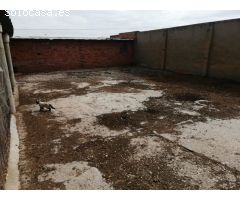 SOLAR EN LA ZONA DEL ALTO DE SAN ISIDRO, CON ACCESO A 3 CALLES