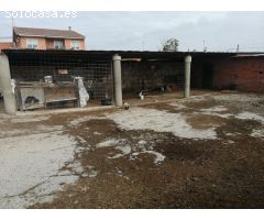 SOLAR EN LA ZONA DEL ALTO DE SAN ISIDRO, CON ACCESO A 3 CALLES