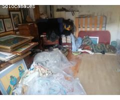 CASA EN LA ZONA DE SANTA ELENA PARA REFORMAR, CON GARAJE