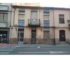 CASA EN VENTA ZONA CENTRO PARA REFORMAR, 2 PLANTAS Y PATIO