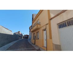 CASA EN VENTA ZONA CENTRO (2 PLANTAS). 4 HABITACIONES Y DOS BAÑOS.