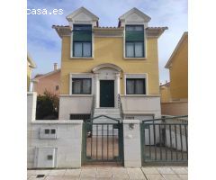 VENTA CHALET INDIVIDUAL URB SIGLO XXI. 4 DORMITORIOS, BUHARDILLA, 3 BAÑOS, GARAJE Y 2 TERRAZAS.