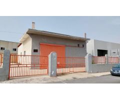 SE ALQUILA NAVE INDUSTRIAL DE 300 METROS EN TORREVIEJA