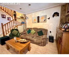 SE VENDE ADOSADO DE 3 DORMITORIOS Y 3 BAÑOS CON SOTANO DE 102 M2 EN COX ALICANTE