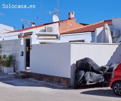SE VENDE BUNGALOW JUNTO  AL  LAGO ROSA  EN TORREVIEJA
