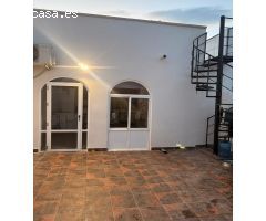 SE VENDE BUNGALOW JUNTO  AL  LAGO ROSA  EN TORREVIEJA