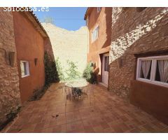 FINCA URBANA EN EL CENTRO DEL PUEBLO DE TORREMANZANAS.