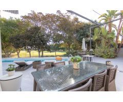 Impresionante chalet independiente en San Juan Playa