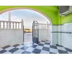 Planta Baja de dos dormitorios  en la playa de la Mata
