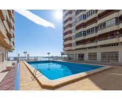 Oportunidad con vistas al mar de 3 dormitorios 2 baños y piscina