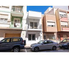 Casa reformada en el corazón de Torrevieja con orientación sur y a solo 650 metros del mar