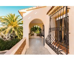 Chalet en estilo mediterráneo en el centro del Albir