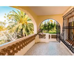 Chalet en estilo mediterráneo en el centro del Albir